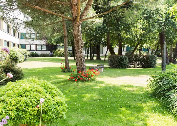 Novotel Bordeaux 4*