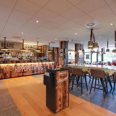 Отель Novotel Bordeaux 4*