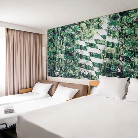 Novotel Bordeaux Отель