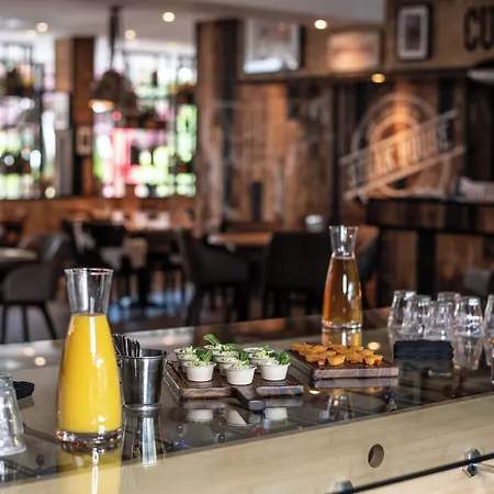 Отель Novotel Bordeaux Мериньяк