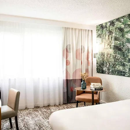 Novotel Bordeaux Отель