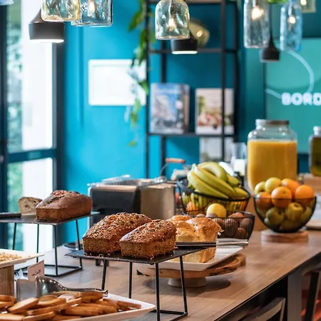 Novotel Bordeaux فندق 4*