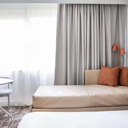 Отель Novotel Bordeaux 4*