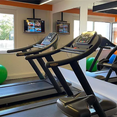 Novotel Bordeaux Отель