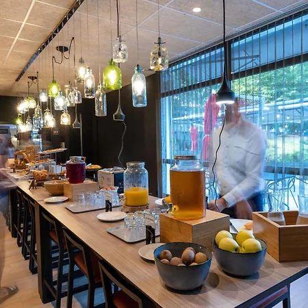 Novotel Bordeaux Otel 4*